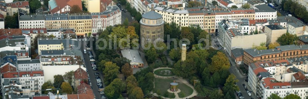 Berlin aus der Vogelperspektive: Parkanlage Wasserturm Knaackstraße im Prenzlauer Berg in Berlin