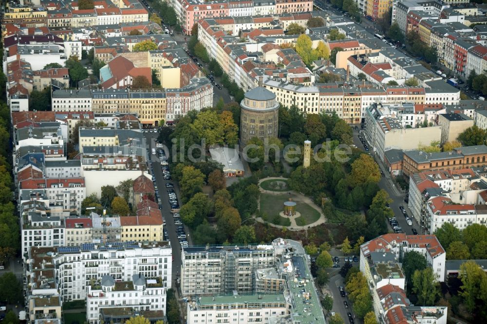 Luftbild Berlin - Parkanlage Wasserturm Knaackstraße im Prenzlauer Berg in Berlin