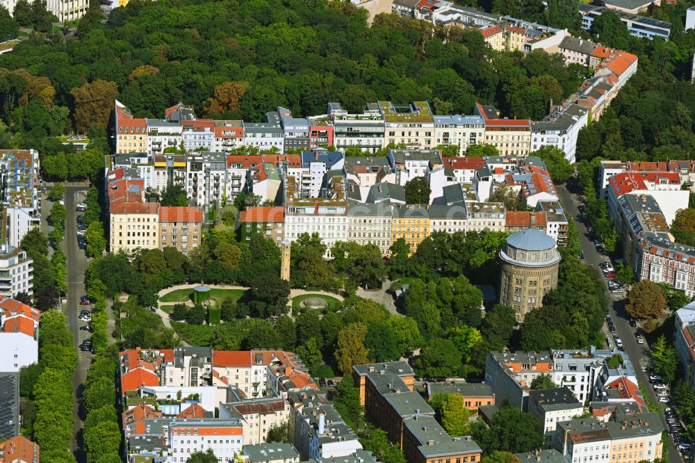 Berlin aus der Vogelperspektive: Parkanlage Wasserturm Knaackstraße im Prenzlauer Berg in Berlin