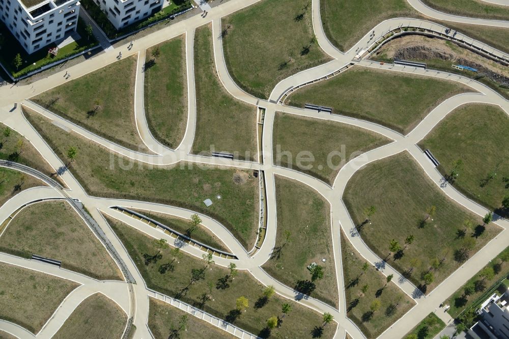 Stuttgart von oben - Parkanlage mit Wege- Labyrinth Höhenpark am Killesberg in Stuttgart im Bundesland Baden-Württemberg