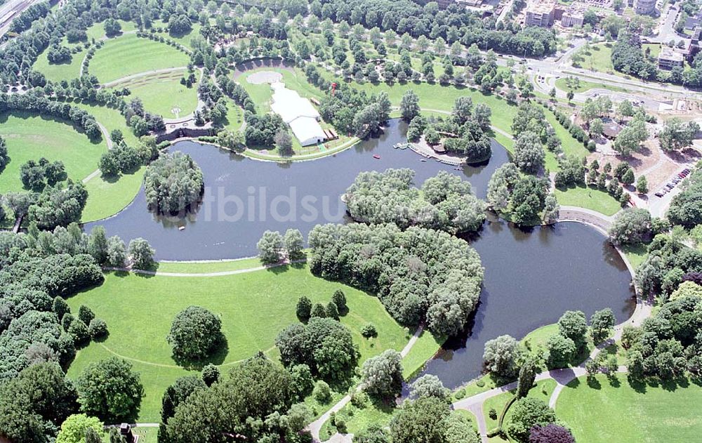 Bonn aus der Vogelperspektive: Parkanlagen in der Bonner Innenstadt. Datum: 26.05.03