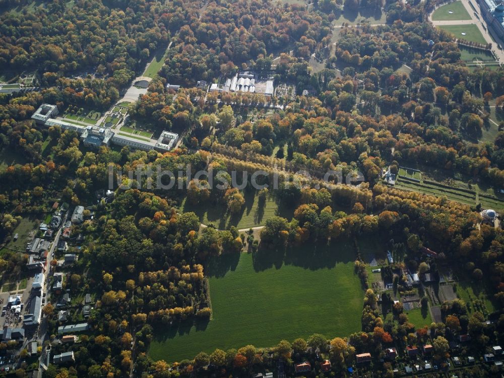 Luftaufnahme Potsdam - Parkanlagen am Palais der Neuen Orangerie in Potsdam im Bundesland Brandenburg