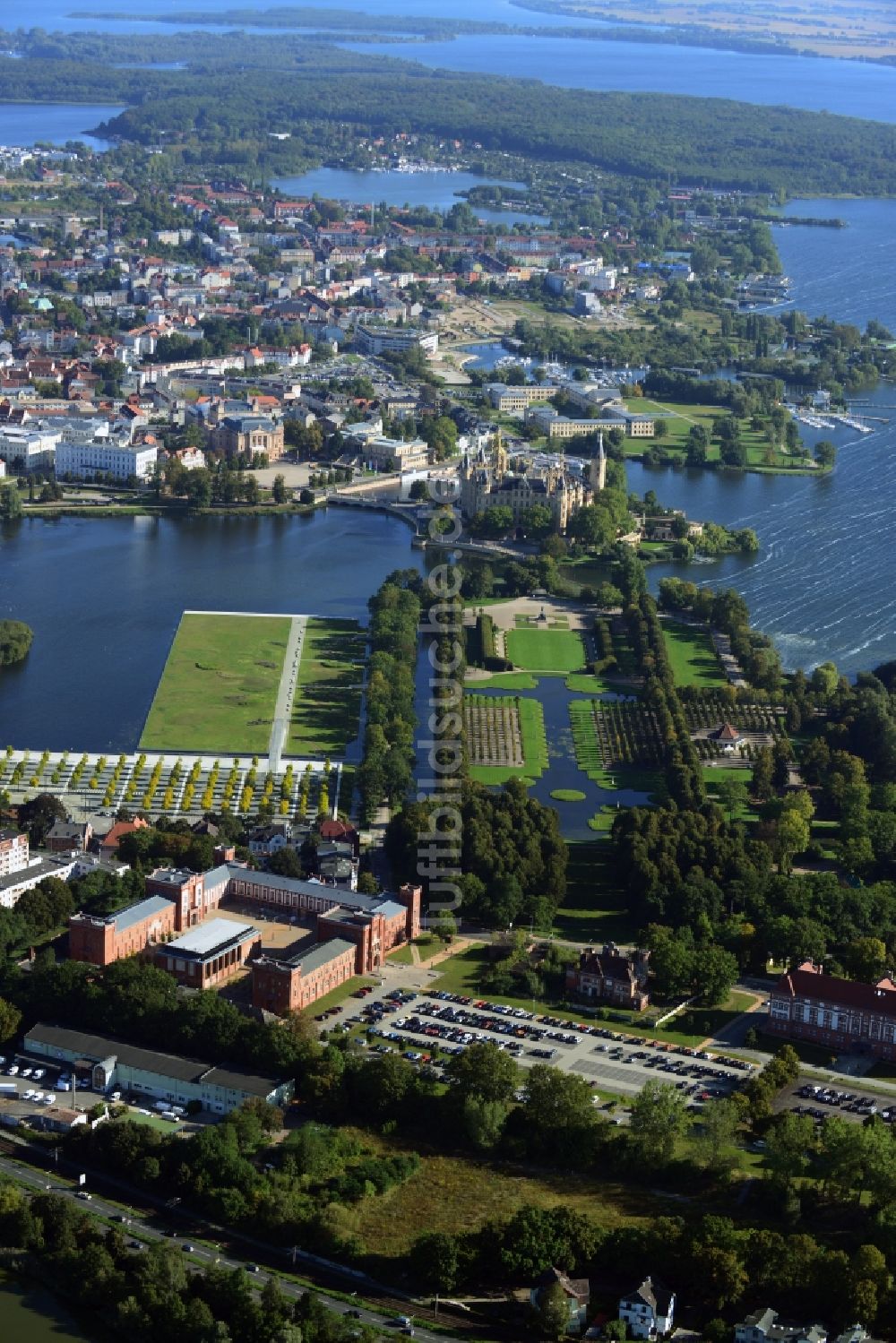 Luftaufnahme Schwerin - Parkanlagen im Schloßpark in Schwerin im Bundesland Mecklenburg-Vorpommern