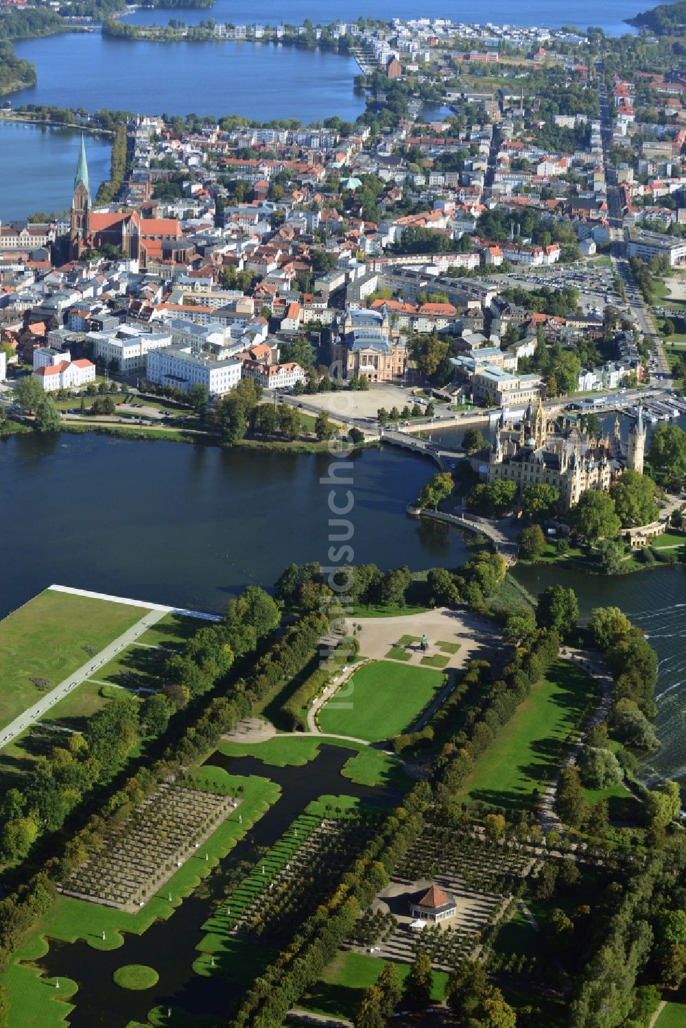 Luftbild Schwerin - Parkanlagen im Schloßpark in Schwerin im Bundesland Mecklenburg-Vorpommern