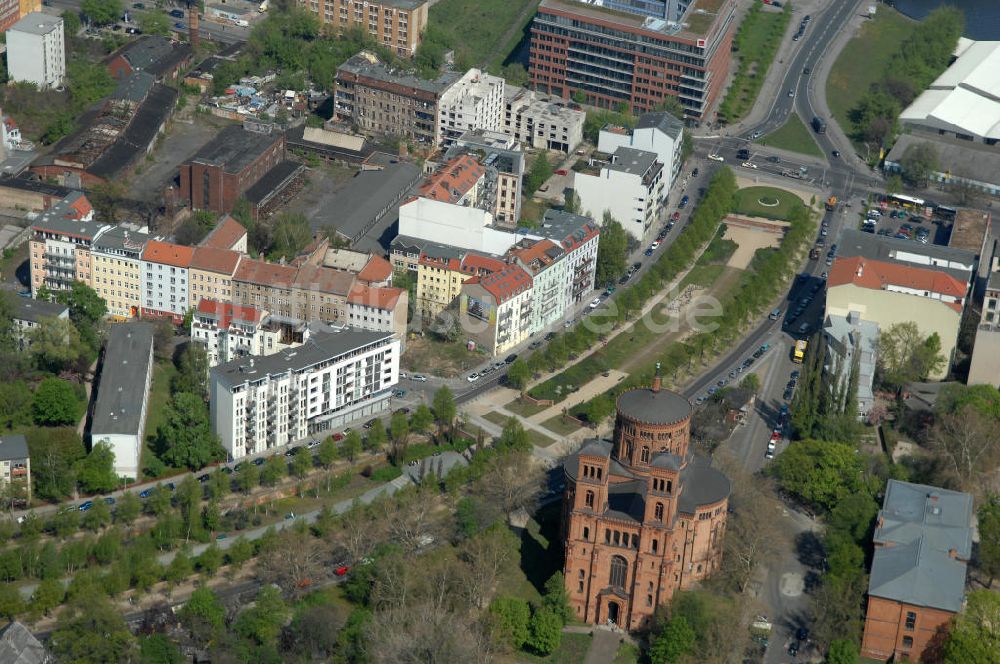 Luftaufnahme Berlin - Parkanlagen an der Thomaskirche zwischen Kreuzberg und Friedrichshain / Mitte