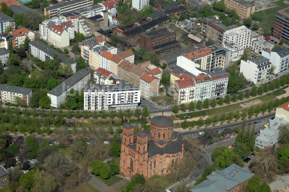 Berlin aus der Vogelperspektive: Parkanlagen an der Thomaskirche zwischen Kreuzberg und Friedrichshain / Mitte