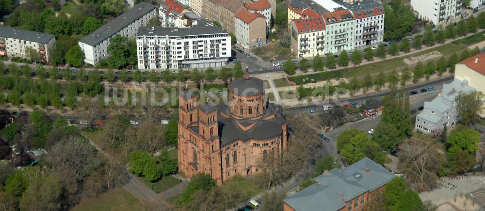 Luftbild Berlin - Parkanlagen an der Thomaskirche zwischen Kreuzberg und Friedrichshain / Mitte