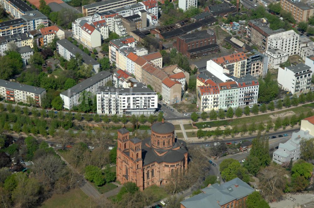 Luftaufnahme Berlin - Parkanlagen an der Thomaskirche zwischen Kreuzberg und Friedrichshain / Mitte