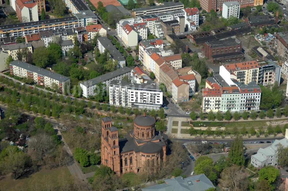 Luftbild Berlin - Parkanlagen an der Thomaskirche zwischen Kreuzberg und Friedrichshain / Mitte