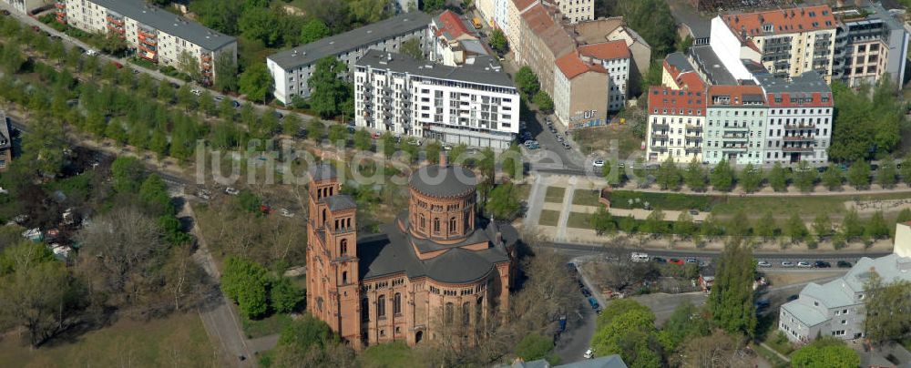 Luftaufnahme Berlin - Parkanlagen an der Thomaskirche zwischen Kreuzberg und Friedrichshain / Mitte