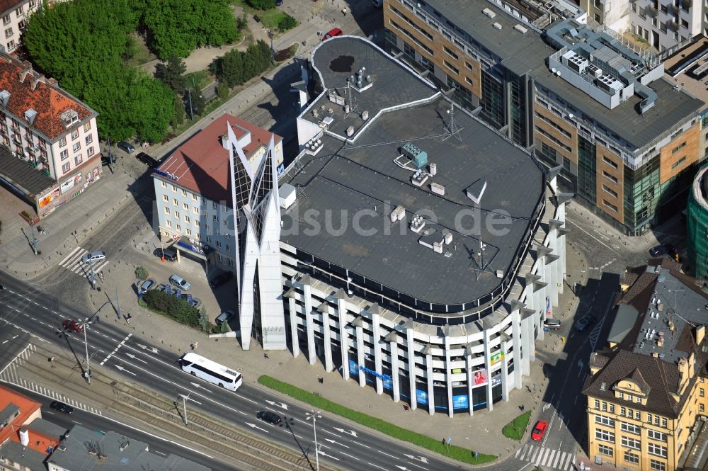 WROCLAW - BRESLAU von oben - Parkaus und Bürogebäude Szewska Zentrum Breslau / Wroclaw in Polen