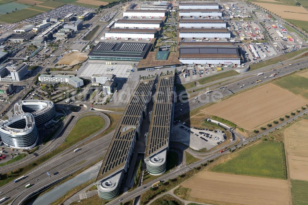 Stuttgart aus der Vogelperspektive: Parkdeck auf dem Gebäude des Parkhauses am Flughafen- Gelände in Stuttgart im Bundesland Baden-Württemberg