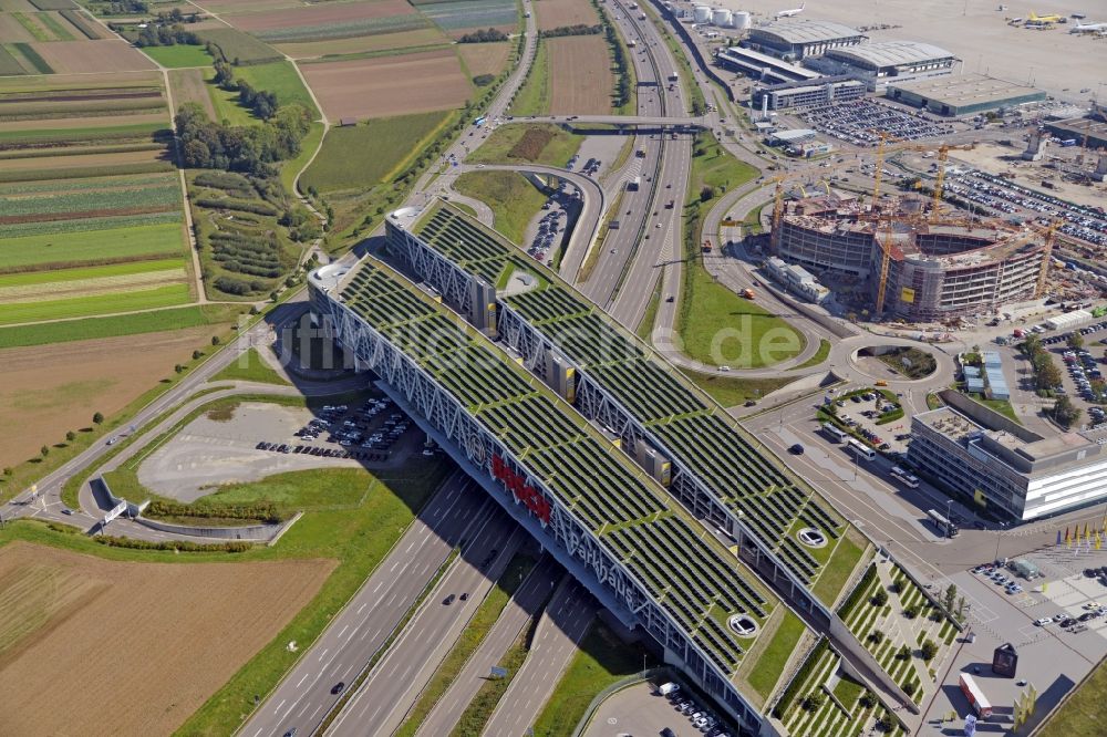 Luftaufnahme Leinfelden-Echterdingen - Parkdeck auf dem Gebäude des Parkhauses am Flughafen- Gelände in Stuttgart im Bundesland Baden-Württemberg