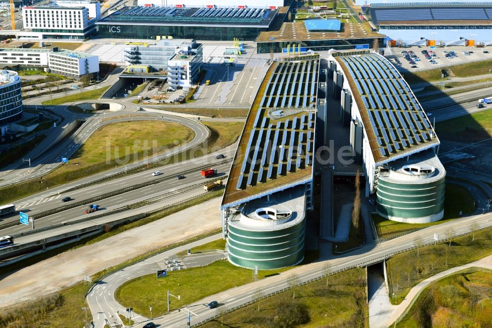 Stuttgart von oben - Parkdeck auf dem Gebäude des Parkhauses am Flughafen- Gelände in Stuttgart im Bundesland Baden-Württemberg