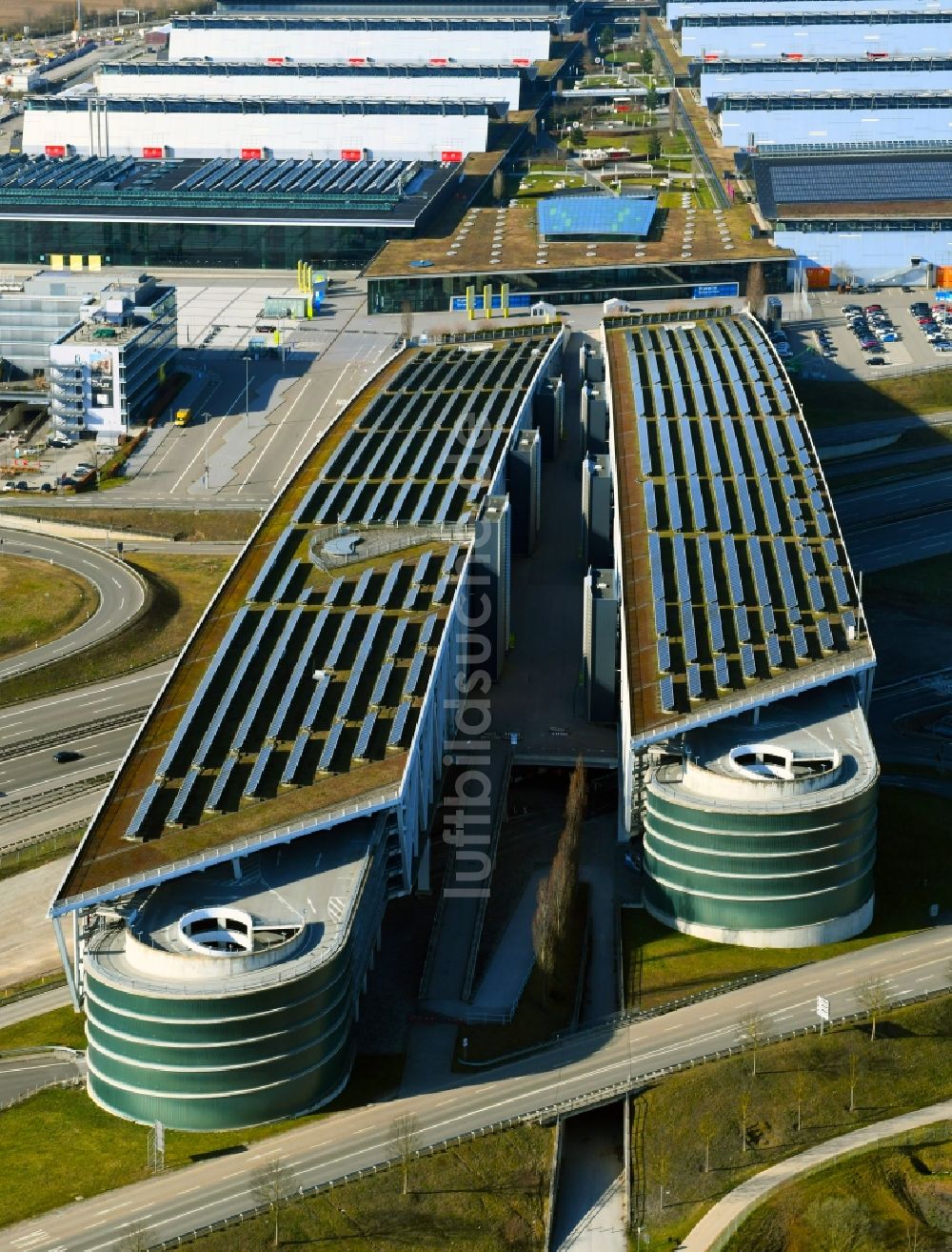 Luftbild Stuttgart - Parkdeck auf dem Gebäude des Parkhauses am Flughafen- Gelände in Stuttgart im Bundesland Baden-Württemberg