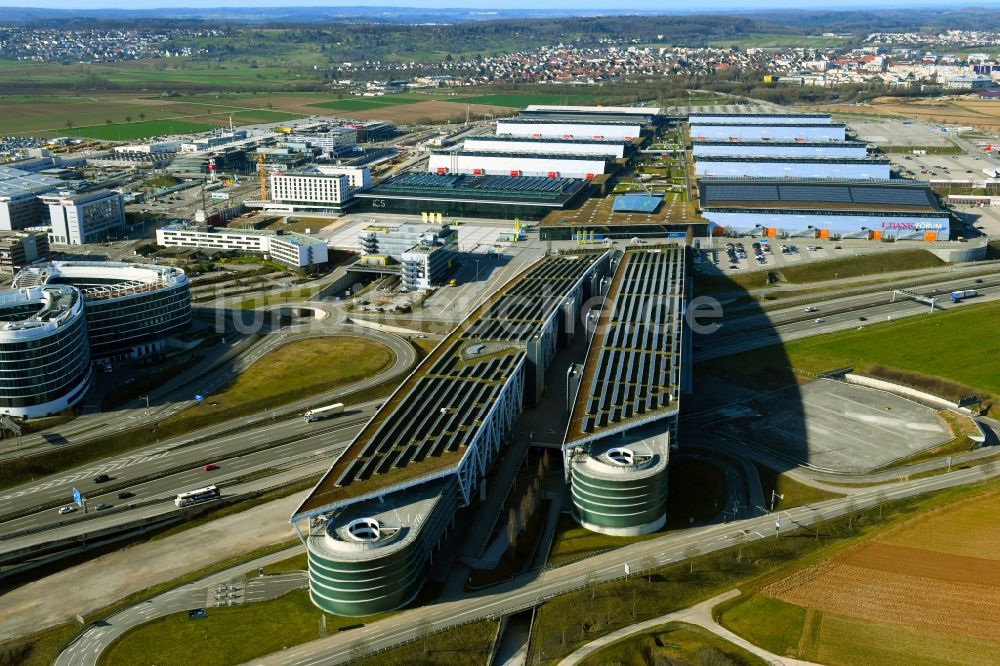 Stuttgart von oben - Parkdeck auf dem Gebäude des Parkhauses am Flughafen- Gelände in Stuttgart im Bundesland Baden-Württemberg