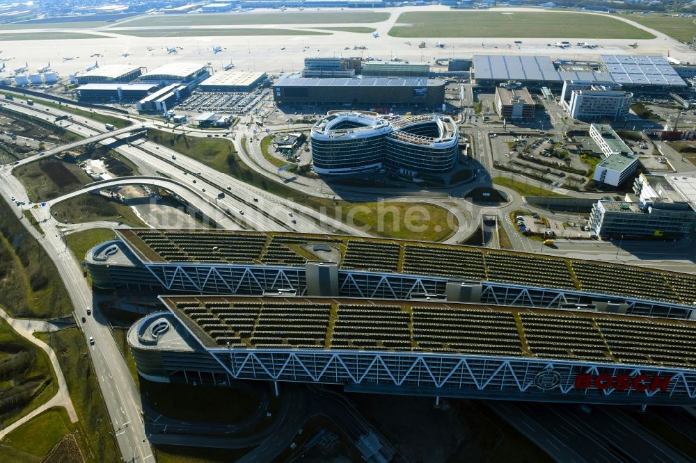 Stuttgart aus der Vogelperspektive: Parkdeck auf dem Gebäude des Parkhauses am Flughafen- Gelände in Stuttgart im Bundesland Baden-Württemberg