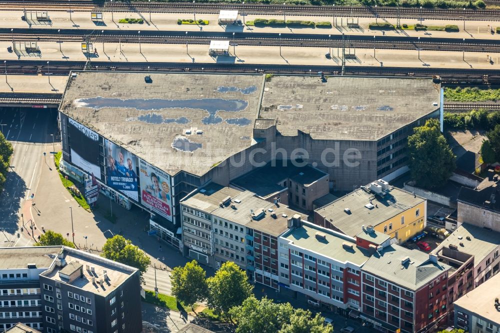 Bochum aus der Vogelperspektive: Parkdeck auf dem Gebäude des Parkhauses P7 Kurt-Schumacher-Platz in Bochum im Bundesland Nordrhein-Westfalen, Deutschland