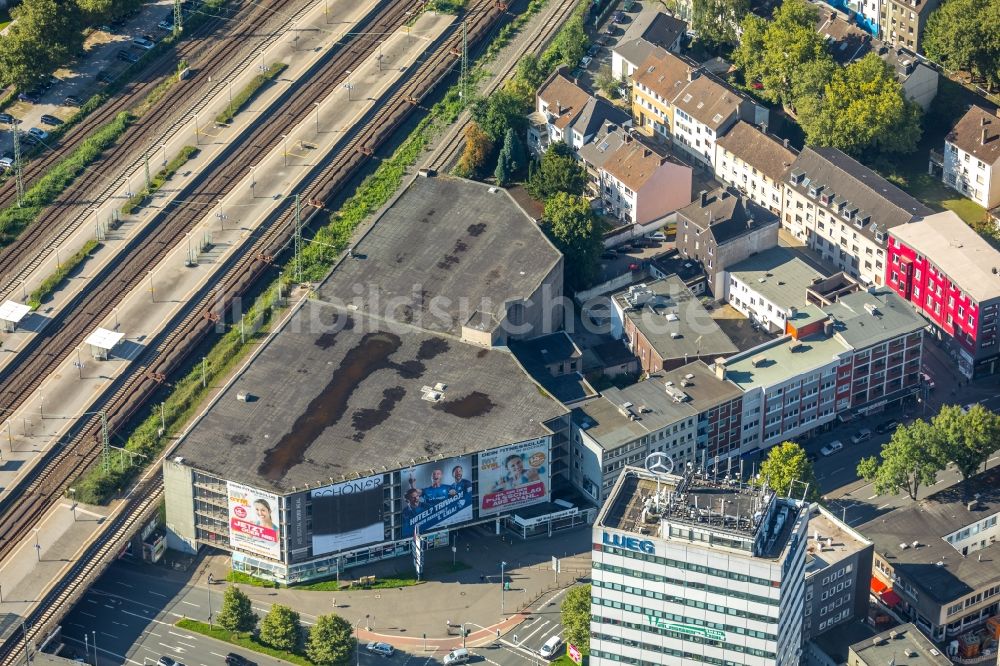 Luftaufnahme Bochum - Parkdeck auf dem Gebäude des Parkhauses P7 Kurt-Schumacher-Platz in Bochum im Bundesland Nordrhein-Westfalen, Deutschland