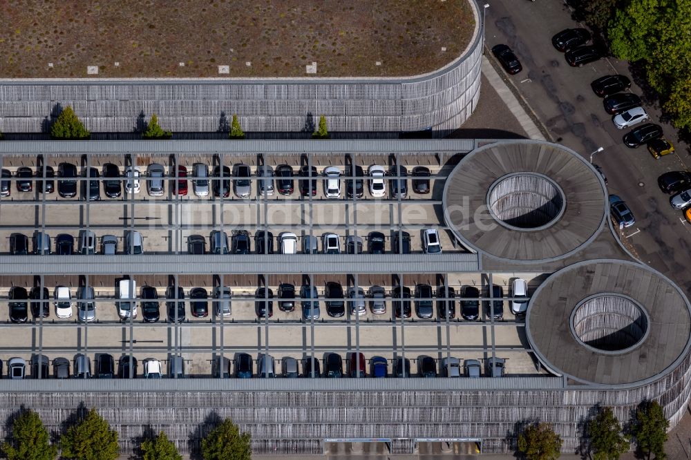 Leipzig aus der Vogelperspektive: Parkdeck auf dem Gebäude des Parkhauses Parkhaus Leipziger Zoo an der Pfaffendorfer Straße in Leipzig im Bundesland Sachsen, Deutschland