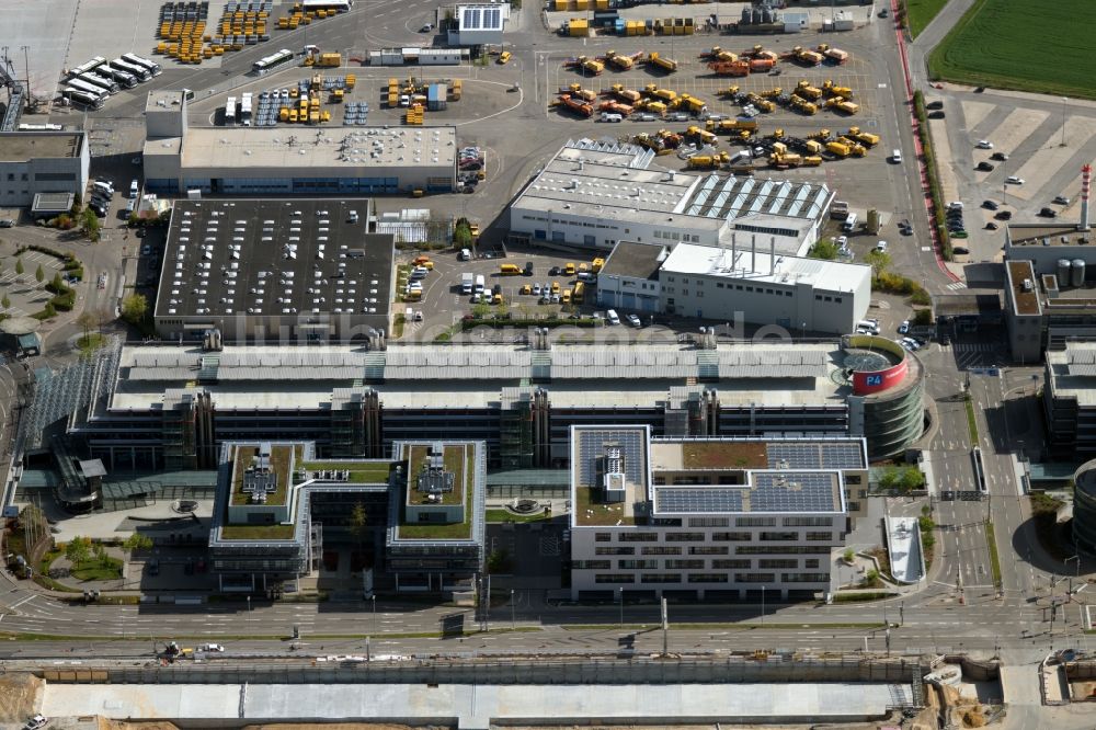 Stuttgart aus der Vogelperspektive: Parkdeck auf dem Gebäude der Parkhäuser und Bürogebäude entlang der Flughafenstraße in Stuttgart im Bundesland Baden-Württemberg, Deutschland