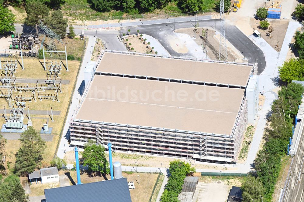 Luftaufnahme Bernau - Parkhaus vor dem S-Bahnhof im Ortsteil Friedenstal in Bernau im Bundesland Brandenburg, Deutschland