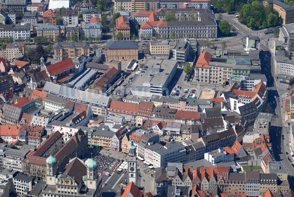 Augsburg aus der Vogelperspektive: Parkhaus auf dem Ernst-Reuter-Platz in der Augsburger Innenstadt