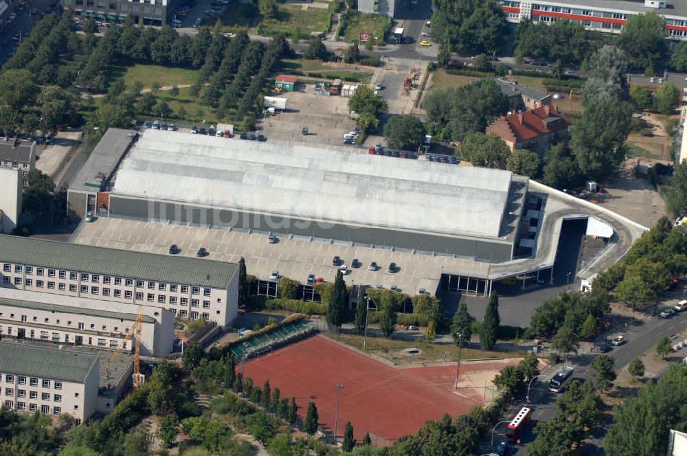 Luftbild Berlin - Parkhaus an der E.T.A.-Hoffmann-Promenade in Berlin