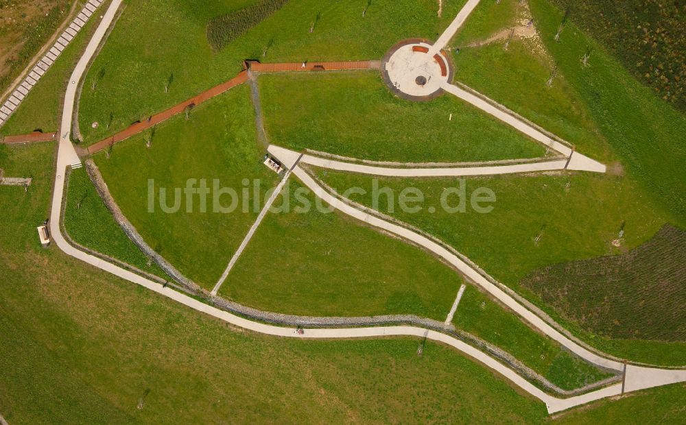 Luftbild Dortmund - Parklandschaft auf einer aufgeschütteten Halde in Dortmund im Bundesland Nordrhein-Westfalen