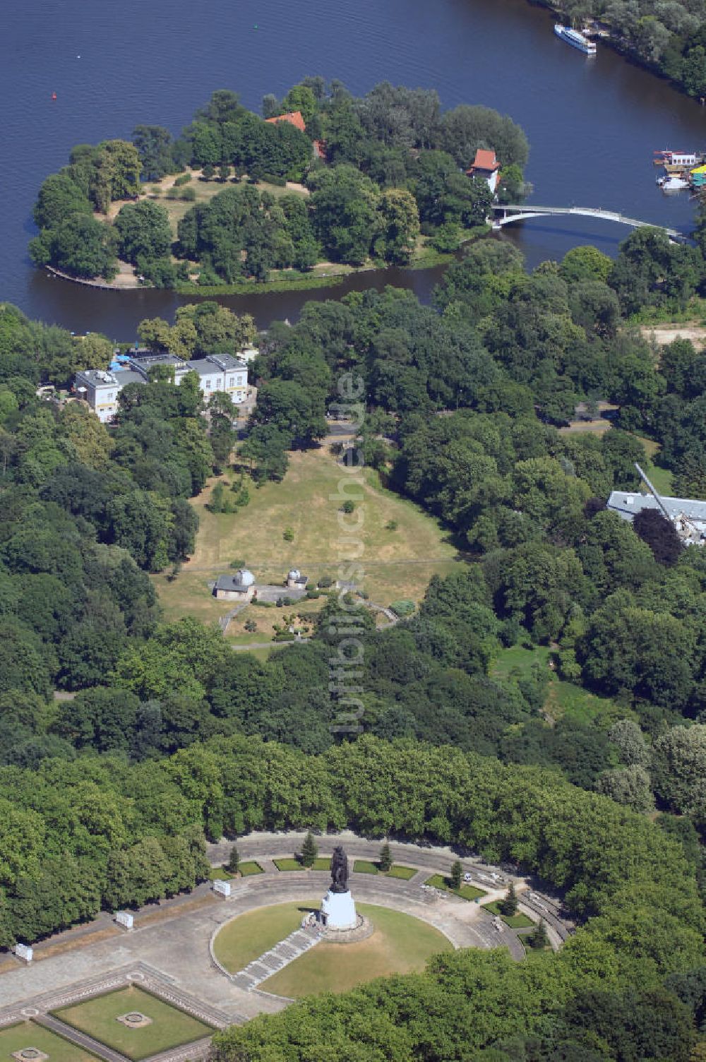 Berlin Treptow von oben - Parklandschaft in Berlin - Treptow