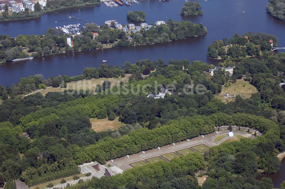 Berlin Treptow aus der Vogelperspektive: Parklandschaft in Berlin - Treptow