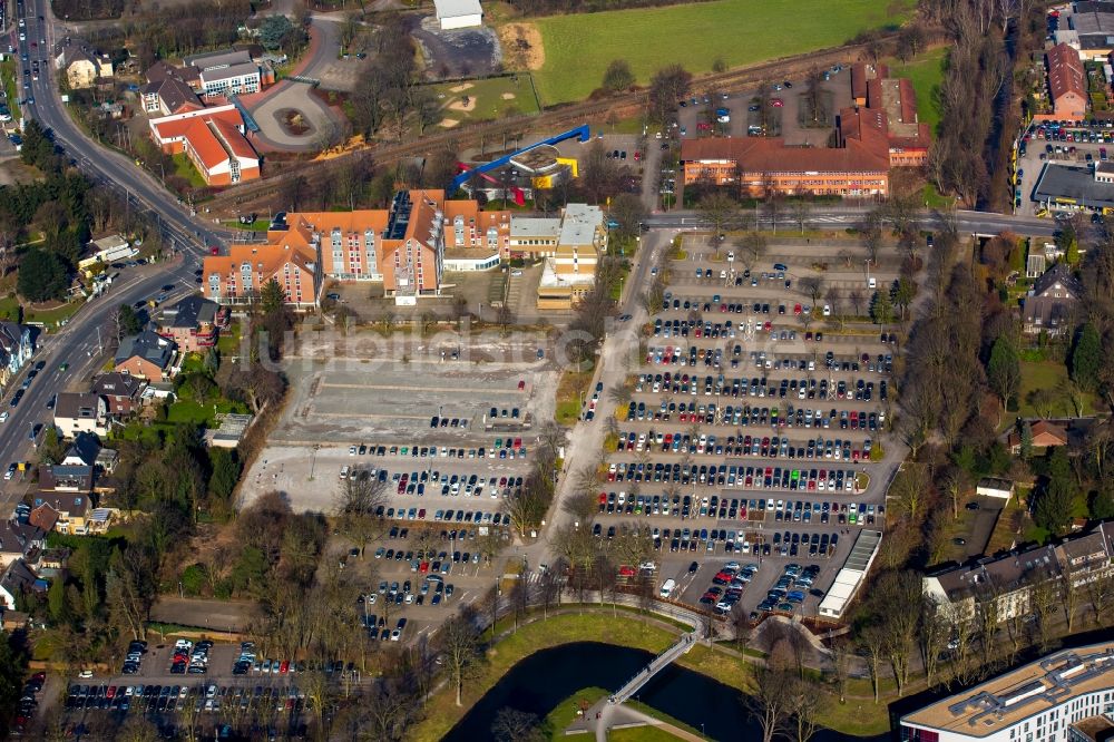 Luftaufnahme Moers - Parkplatz und Abstellfläche für ...