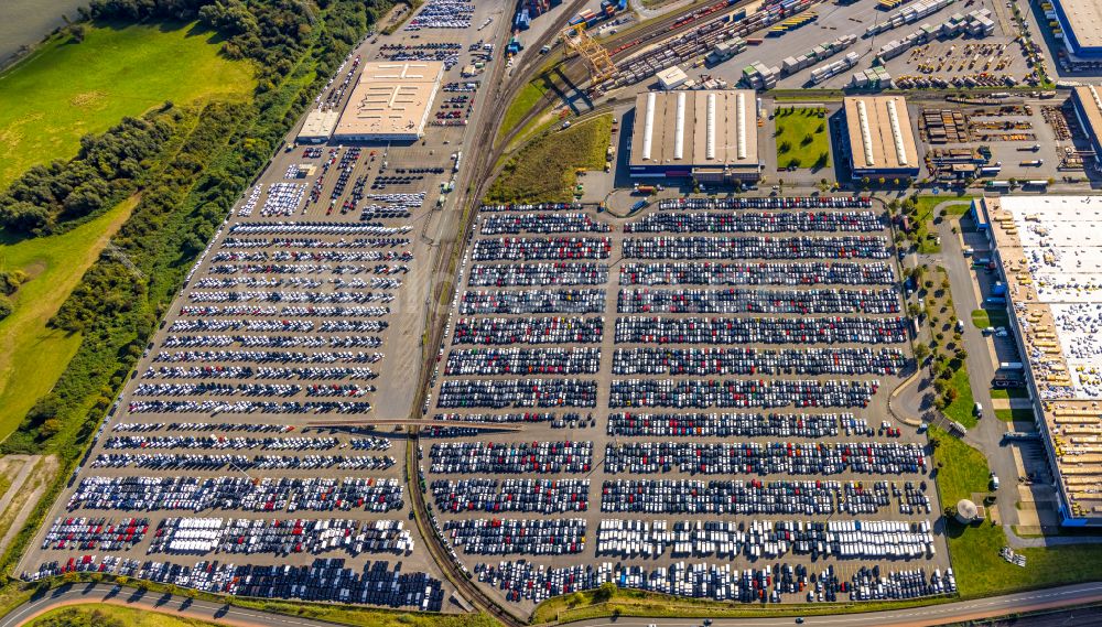 Luftbild Duisburg - Parkplatz und Abstellfläche für Automobile der BLG AutoTerminal Deutschland GmbH & Co KG in Duisburg im Bundesland Nordrhein-Westfalen, Deutschland