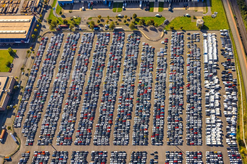 Luftbild Duisburg - Parkplatz und Abstellfläche für Automobile der BLG AutoTerminal Deutschland GmbH & Co KG in Duisburg im Bundesland Nordrhein-Westfalen, Deutschland