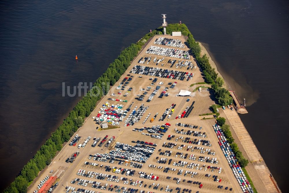 Luftbild Hamburg - Parkplatz und Abstellfläche für Automobile des BLG Autoterminals Hamburg GmbH & Co. in Hamburg