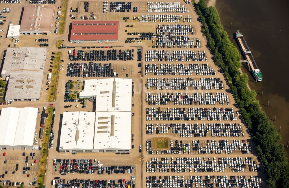 Hamburg von oben - Parkplatz und Abstellfläche für Automobile des BLG Autoterminals Hamburg GmbH & Co. in Hamburg