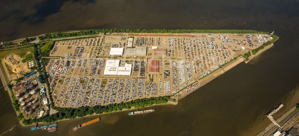 Hamburg aus der Vogelperspektive: Parkplatz und Abstellfläche für Automobile des BLG Autoterminals Hamburg GmbH & Co. in Hamburg