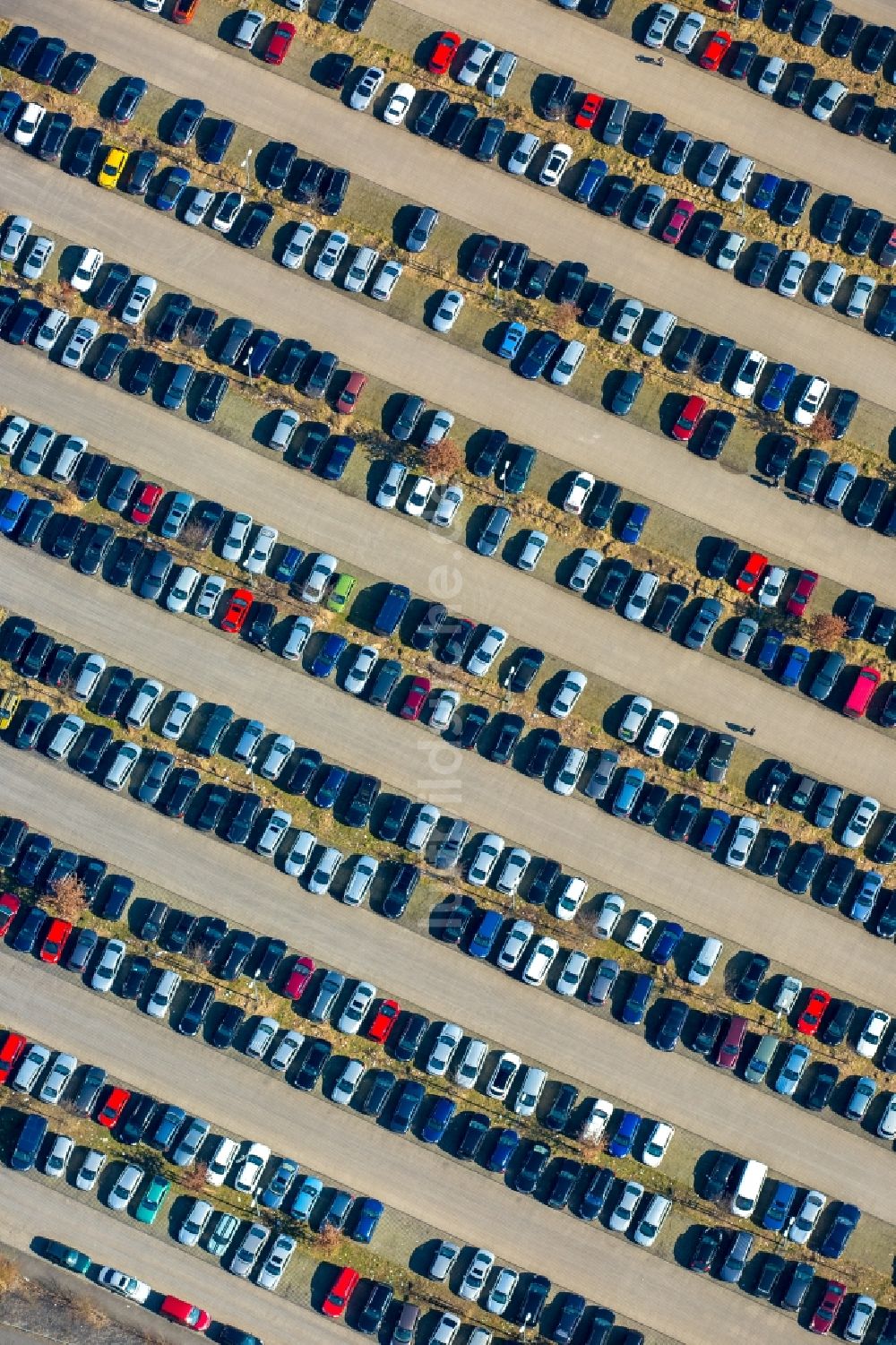 Luftaufnahme Bottrop - Parkplatz und Abstellfläche für Automobile in Bottrop im Bundesland Nordrhein-Westfalen