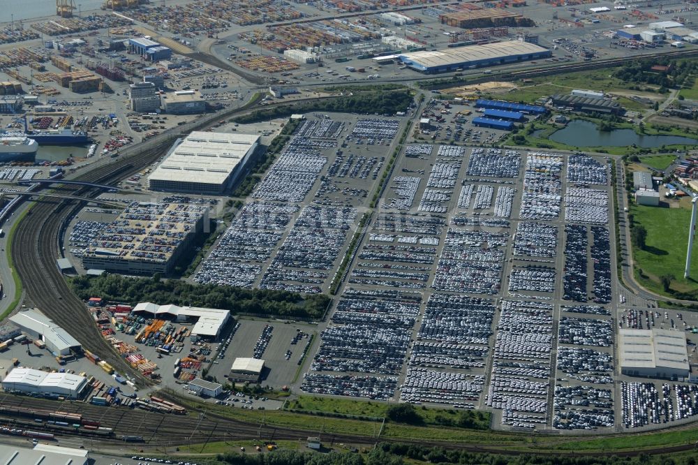 Bremerhaven von oben - Parkplatz und Abstellfläche für Automobile in Bremerhaven im Bundesland Bremen