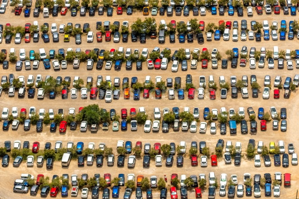 Luftaufnahme Campos - Parkplatz und Abstellfläche für Automobile in Campos in Balearische Insel Mallorca, Spanien