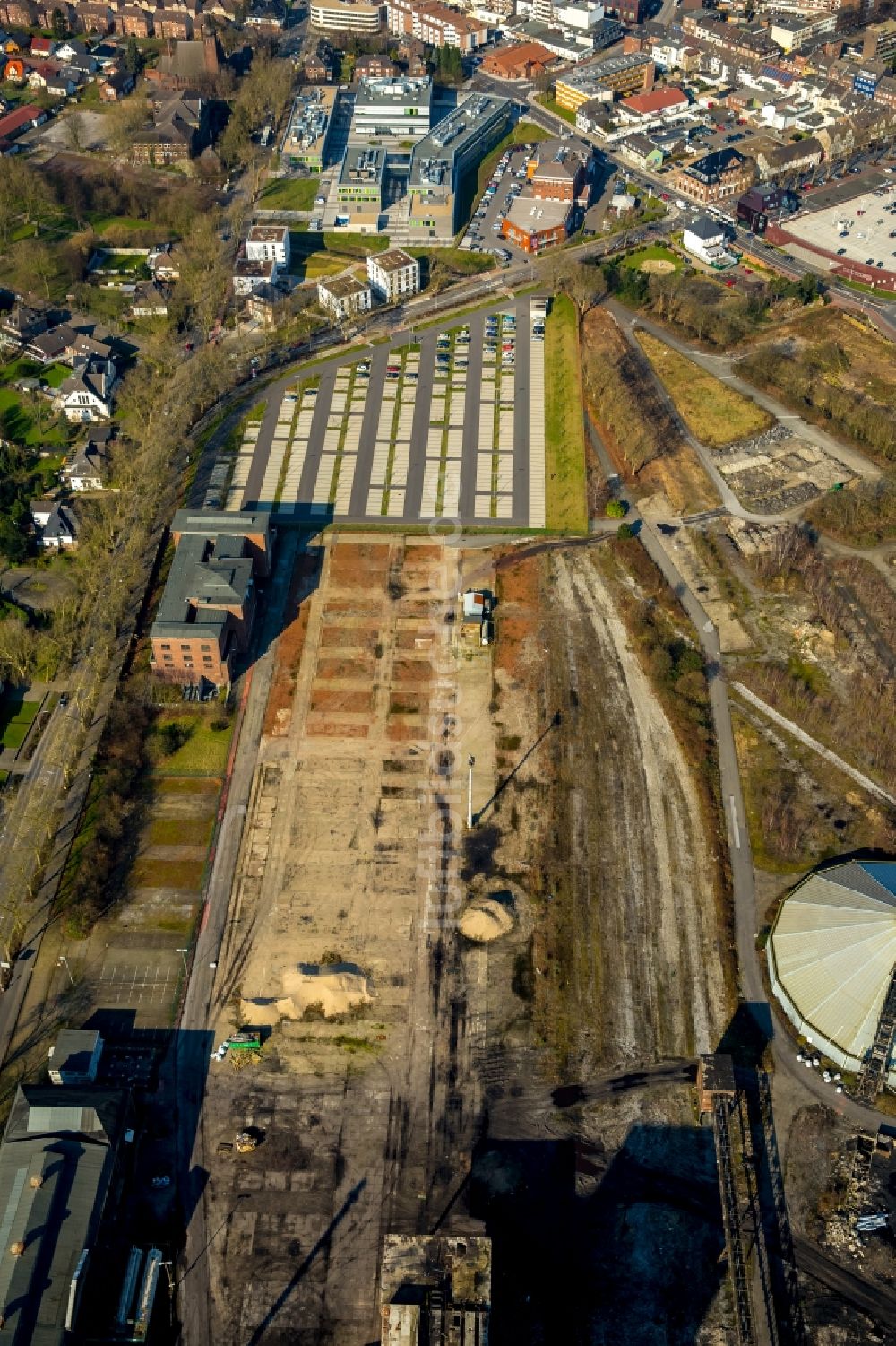 Luftbild Kamp-Lintfort - Parkplatz und Abstellfläche für Automobile der Deutsche West in Kamp-Lintfort im Bundesland Nordrhein-Westfalen