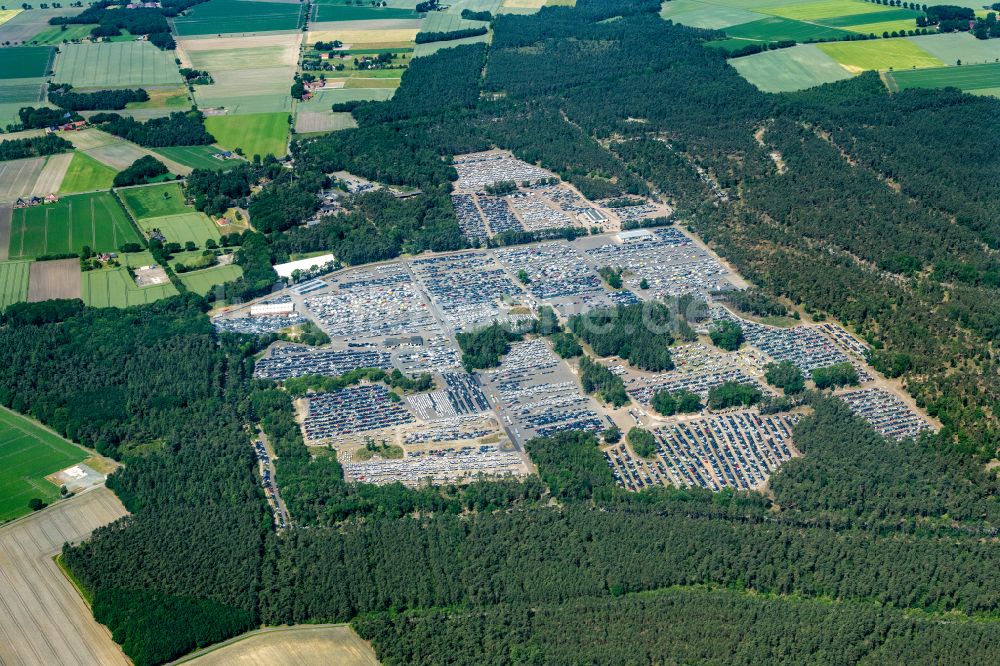 Luftaufnahme Dickel - Parkplatz und Abstellfläche für Automobile in Dickel BTR Transportlogistik Gmbh im Bundesland Niedersachsen, Deutschland