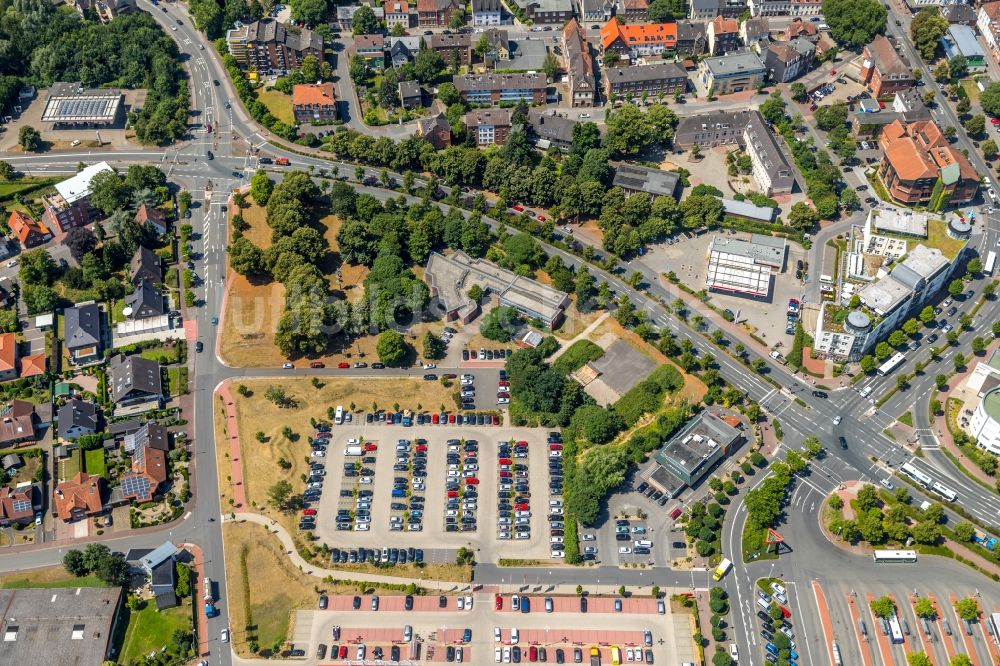 Dorsten von oben - Parkplatz und Abstellfläche für Automobile in Dorsten im Bundesland Nordrhein-Westfalen, Deutschland