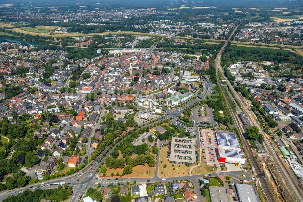 Dorsten aus der Vogelperspektive: Parkplatz und Abstellfläche für Automobile in Dorsten im Bundesland Nordrhein-Westfalen, Deutschland