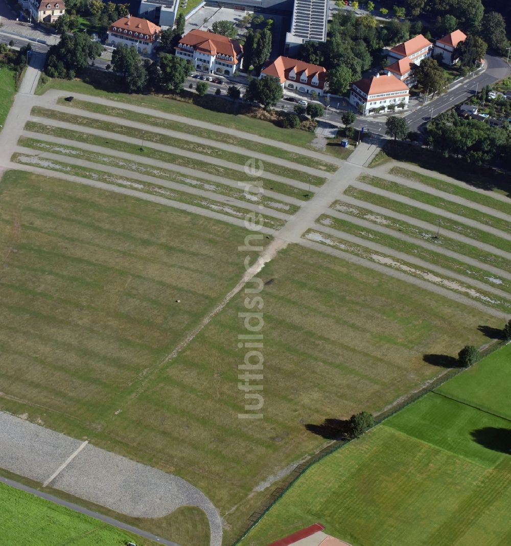 Luftbild Dresden - Parkplatz und Abstellfläche für Automobile in Dresden im Bundesland Sachsen