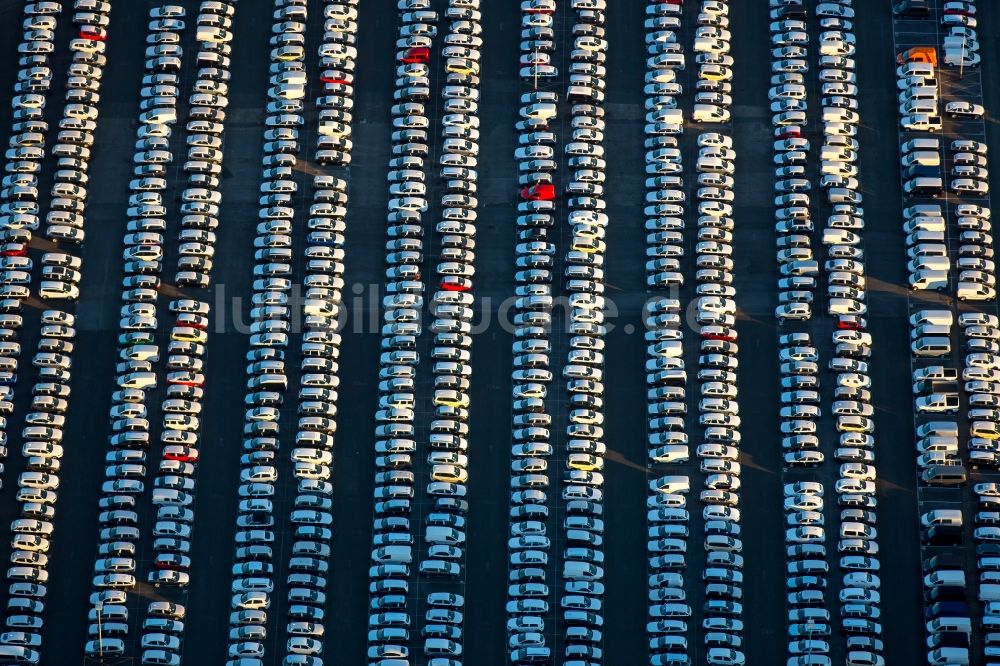 Luftaufnahme Essen - Parkplatz und Abstellfläche für Automobile in Essen im Bundesland Nordrhein-Westfalen