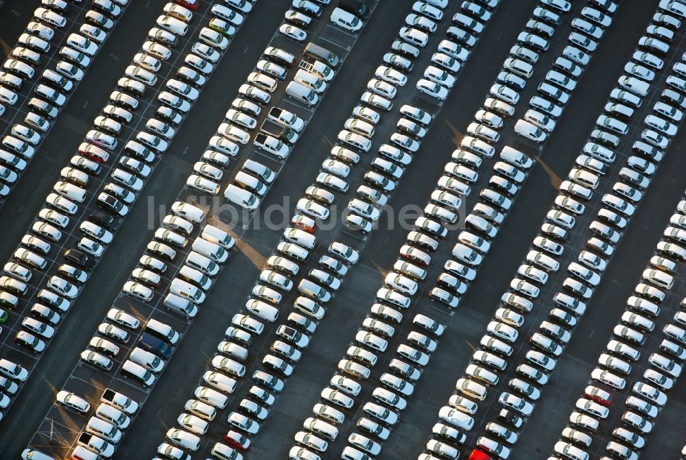 Luftaufnahme Essen - Parkplatz und Abstellfläche für Automobile in Essen im Bundesland Nordrhein-Westfalen