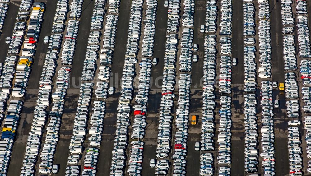 Luftbild Essen - Parkplatz und Abstellfläche für Automobile in Essen im Bundesland Nordrhein-Westfalen