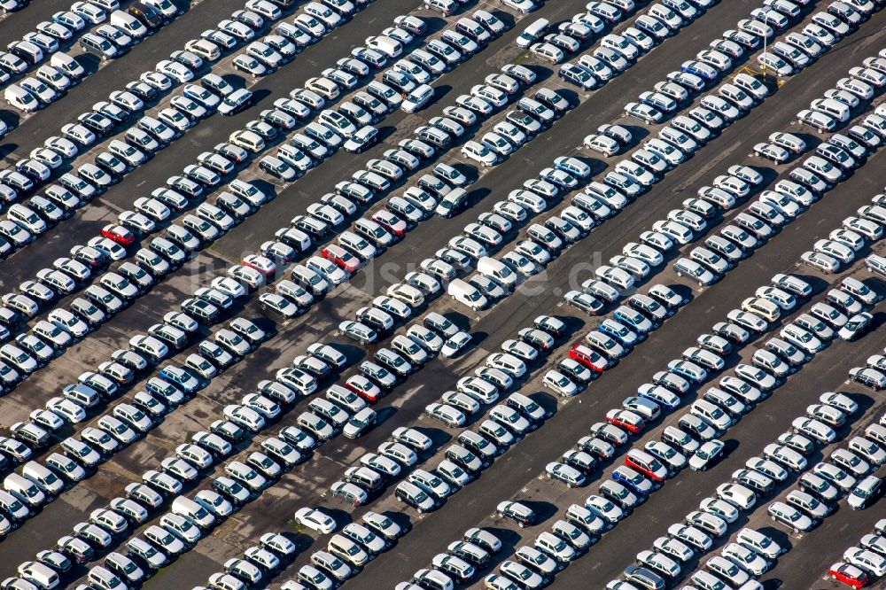 Luftaufnahme Essen - Parkplatz und Abstellfläche für Automobile in Essen im Bundesland Nordrhein-Westfalen