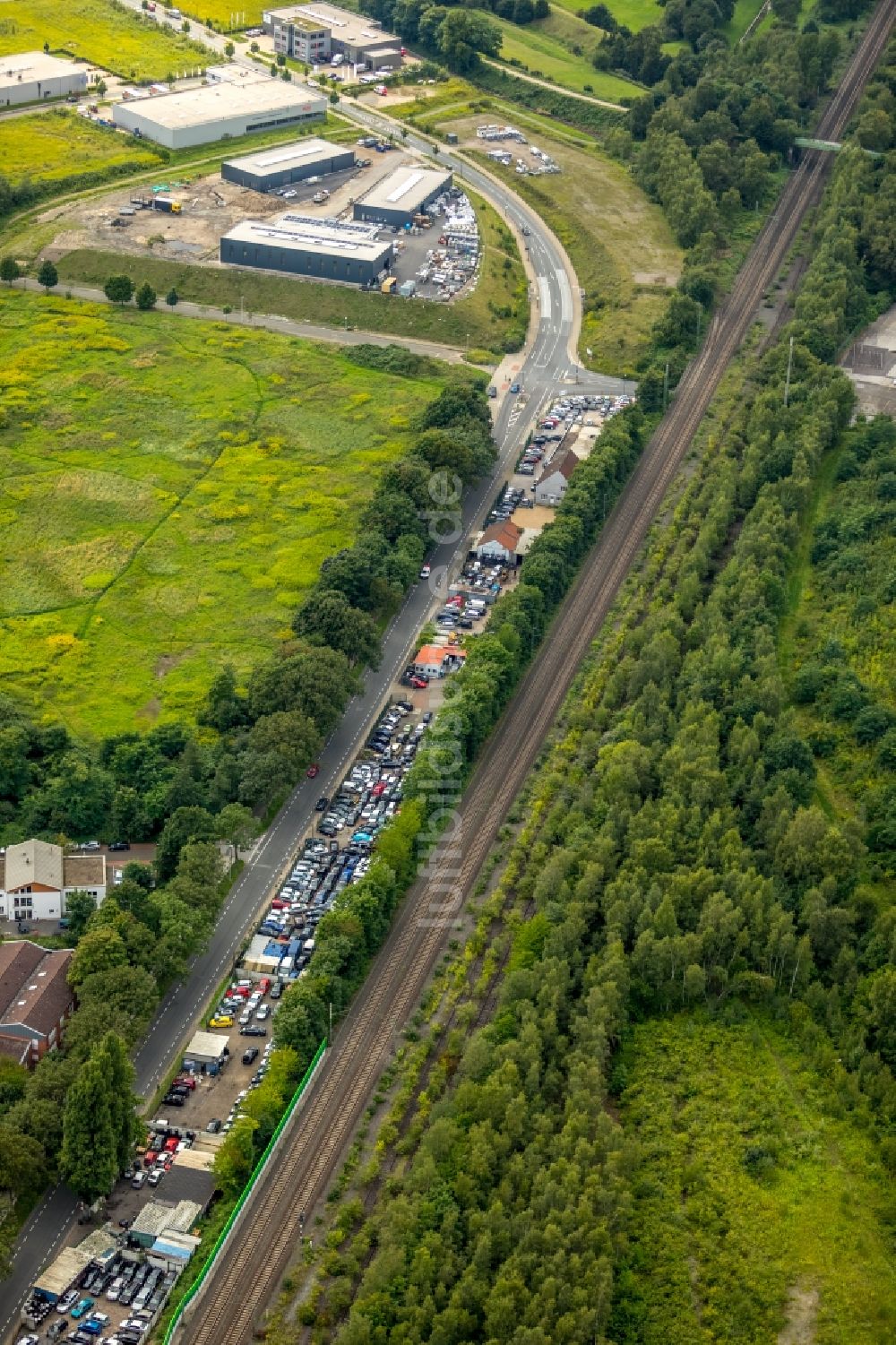 Essen von oben - Parkplatz und Abstellfläche für Automobile in Essen im Bundesland Nordrhein-Westfalen - NRW, Deutschland